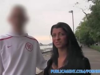 Publicagent captivating brunete fucked uz viesnīca kā viņai bf waits ārpuses