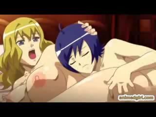 Bigtits hentaï mademoiselle obtient baisée son wetpussy à partir de derrière par transexuelle l'anime