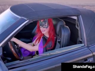 Prsnaté batgirl shand určený k záhube saje bodnutie roadside: zadarmo xxx klip e5