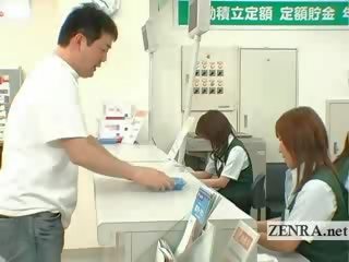 Bizar rondborstig japans post kantoor publiek cfnm tietenjob