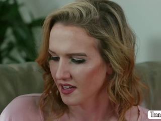 Blondīne ts kayleigh fucks viņai grūti augšup lesbiete mīļotājiem ciešas vāvere